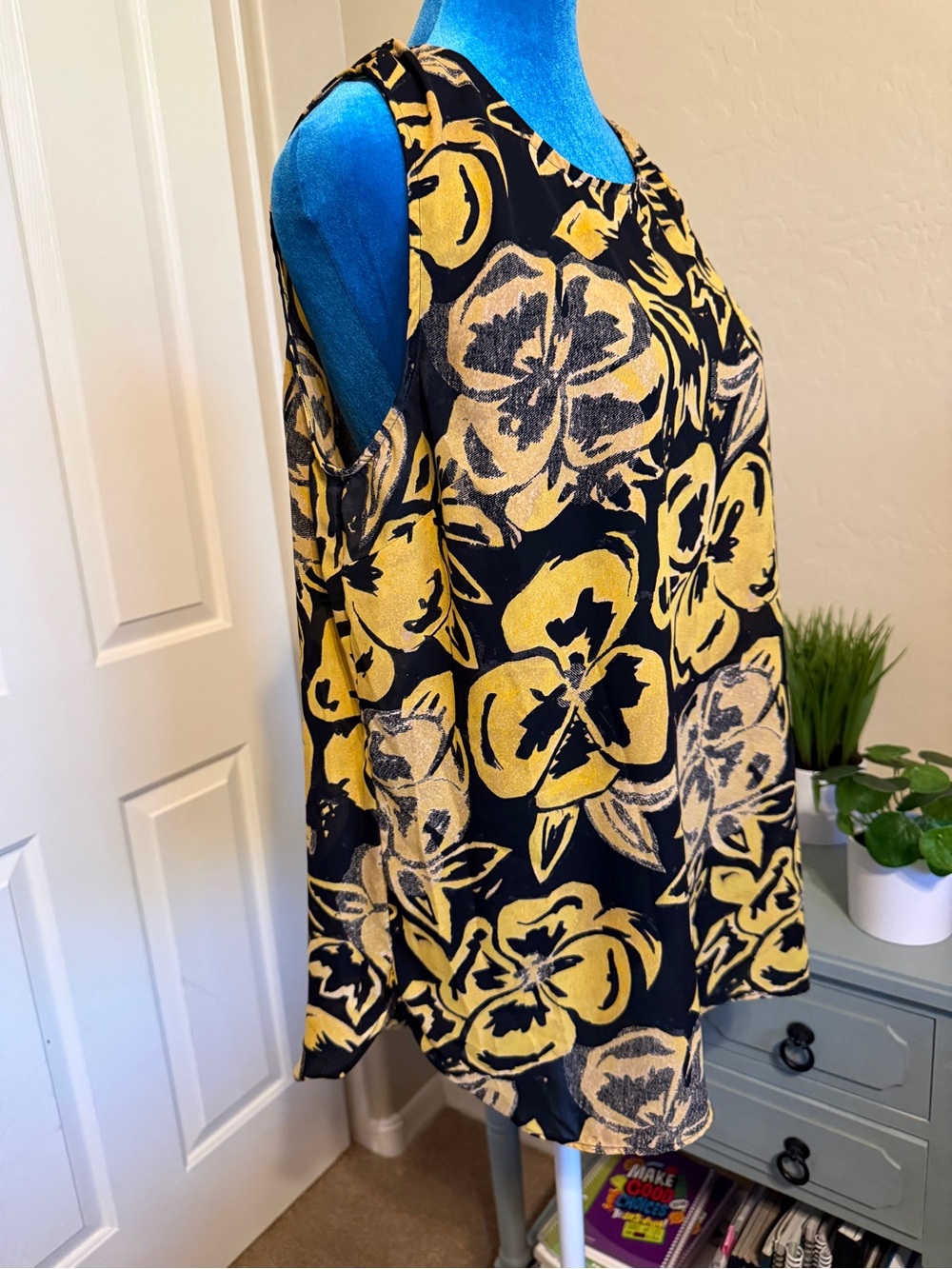 Who What Wear Yellow and Black Sleeveless Floral Print Top